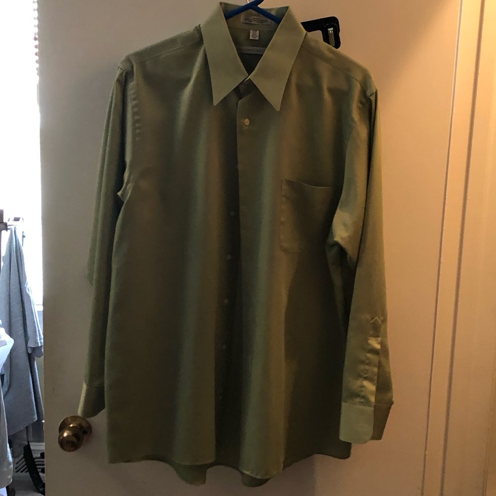 Geoffrey Beene wrinkle free Green button down